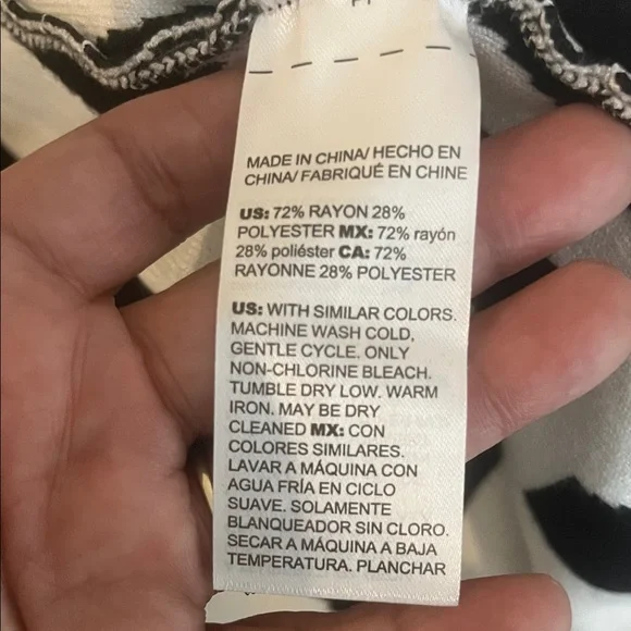 Chico's Women’s Geometric Knit Black and White Cardigan Sweater Size 4/XXL - Picture 6 of 6